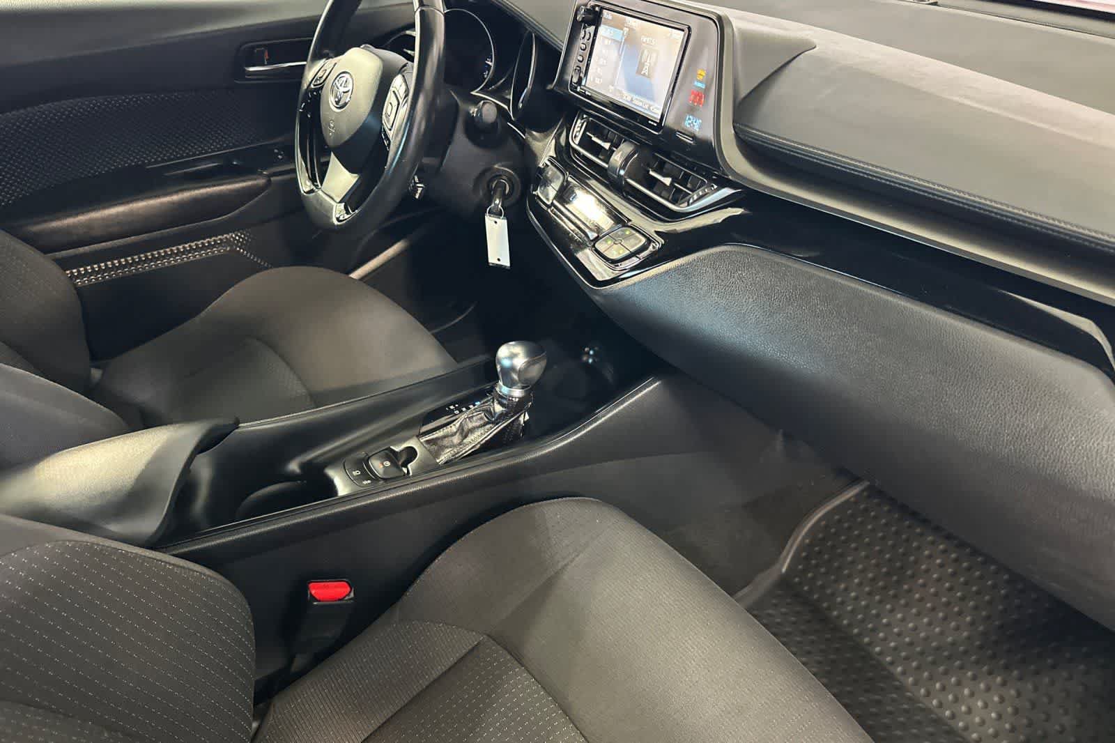 Used 2018 Toyota C-HR XLE FWD image 18