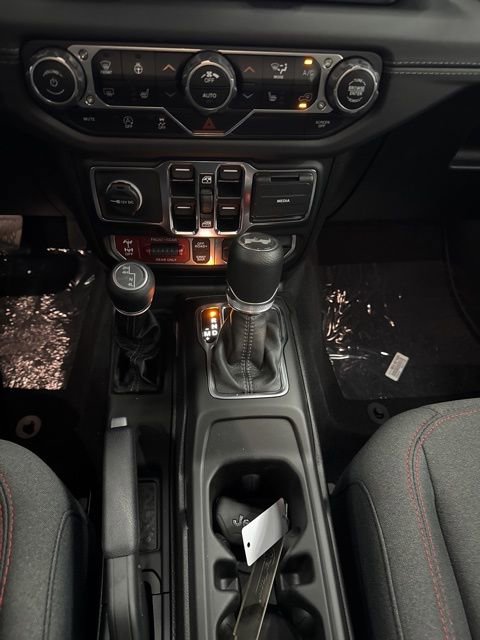 Used 2025 Jeep Wrangler Unlimited Rubicon w/ Convenience Group image 11
