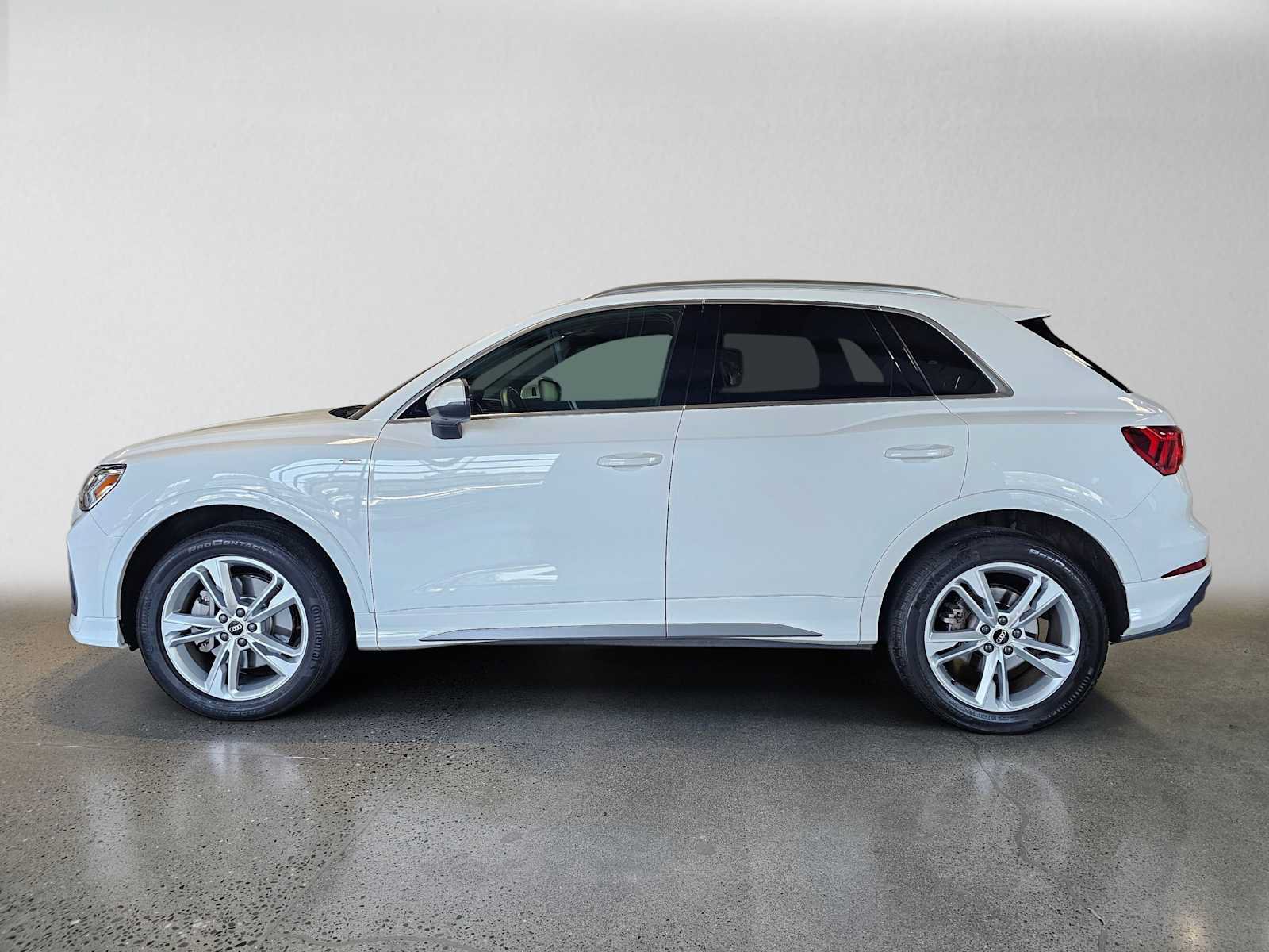 Used 2023 Audi Q3 2.0T Premium Plus w/ Premium Plus Package AWD/4WD image 6