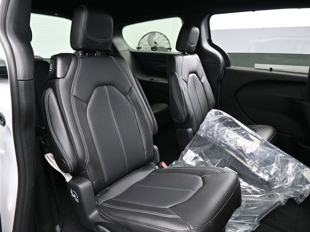 New 2026 Chrysler Pacifica Select w/ S Appearance Package image 37