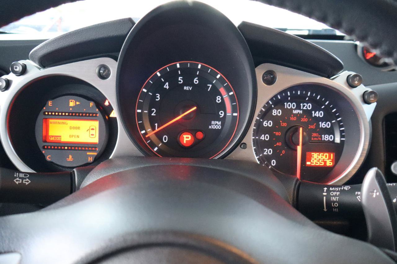 Used 2015 Nissan 370Z Coupe RWD image 20