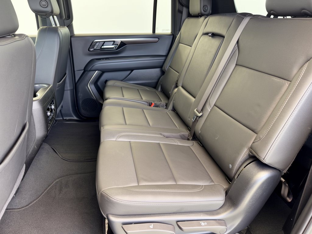 Used 2025 Chevrolet Suburban Z71 AWD/4WD image 25