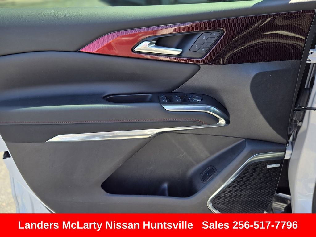 Used 2024 Chevrolet Traverse RS w/ LPO, Floor Liner Package FWD image 23