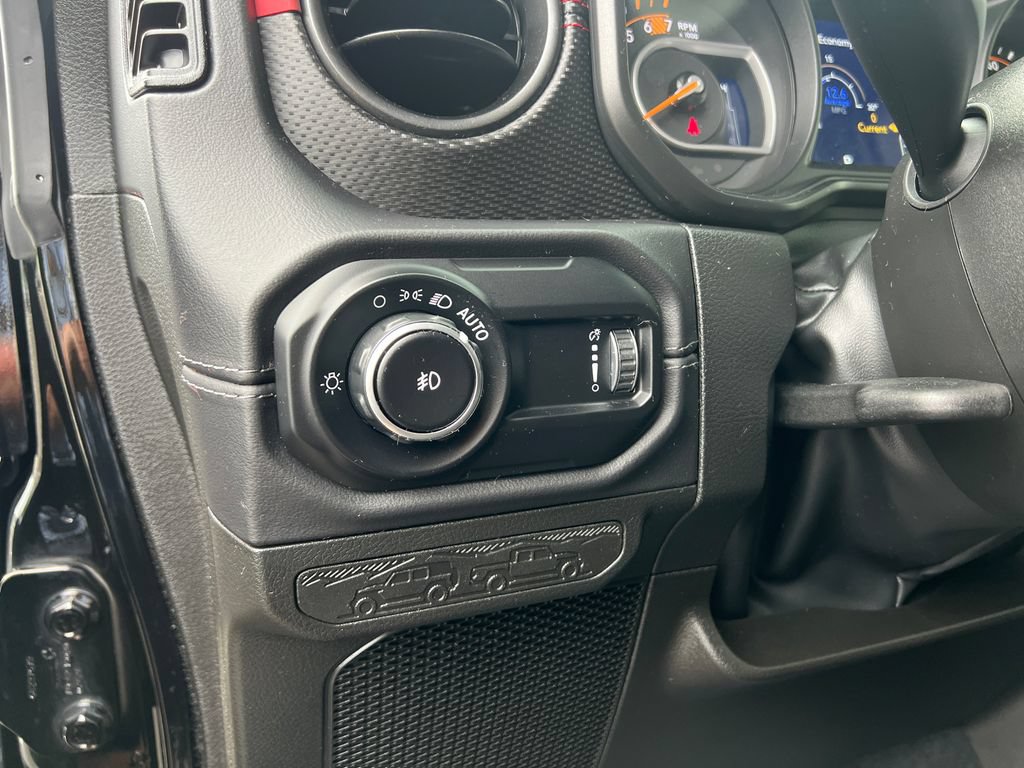 Used 2025 Jeep Wrangler Unlimited Rubicon AWD/4WD image 12