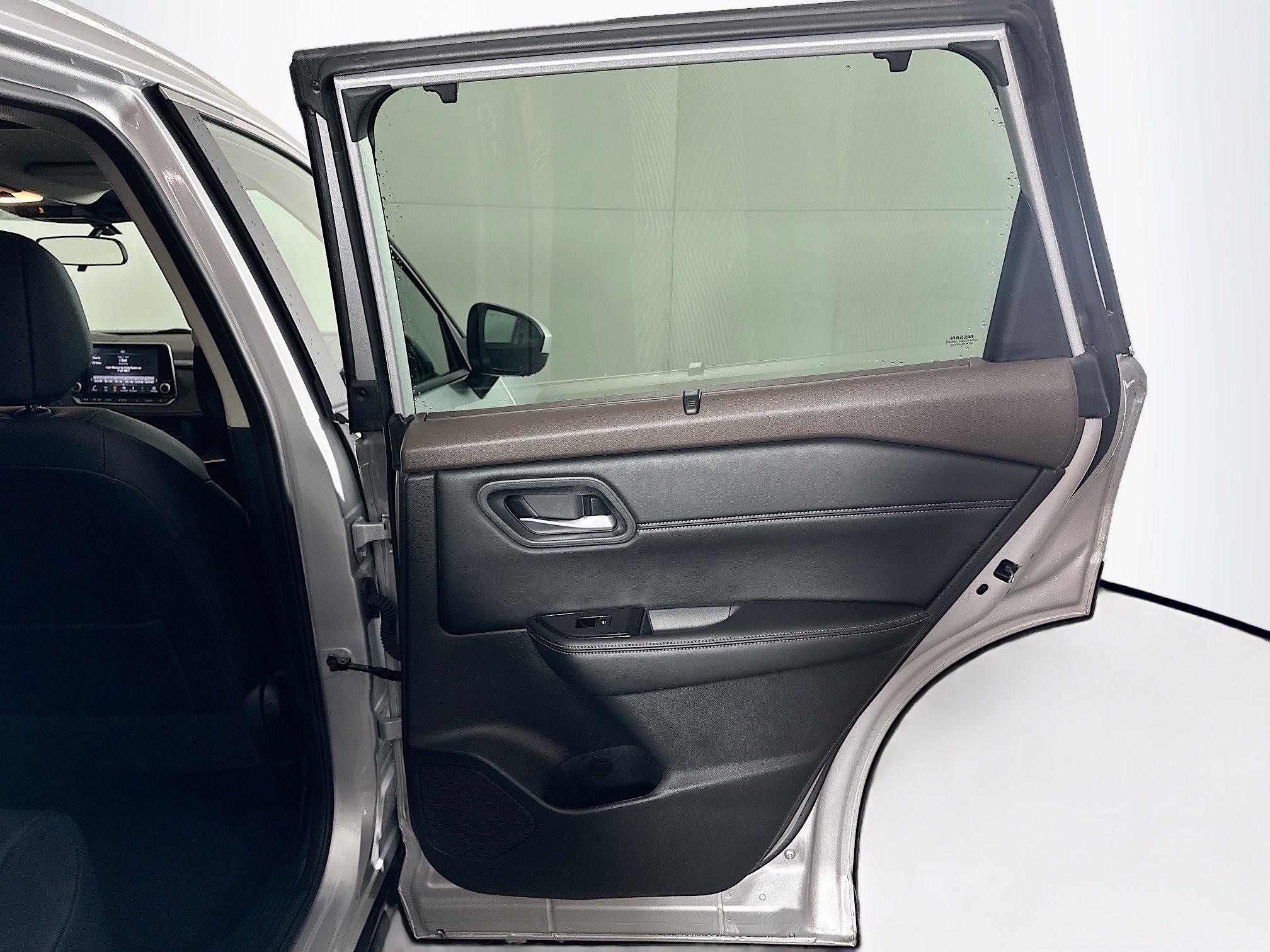 Used 2023 Nissan Rogue SV w/ SV Premium B Package image 29