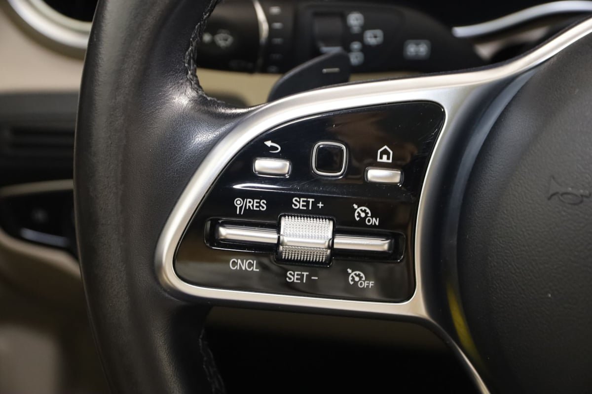 Used 2021 Mercedes-Benz GLC 300 4MATIC image 38