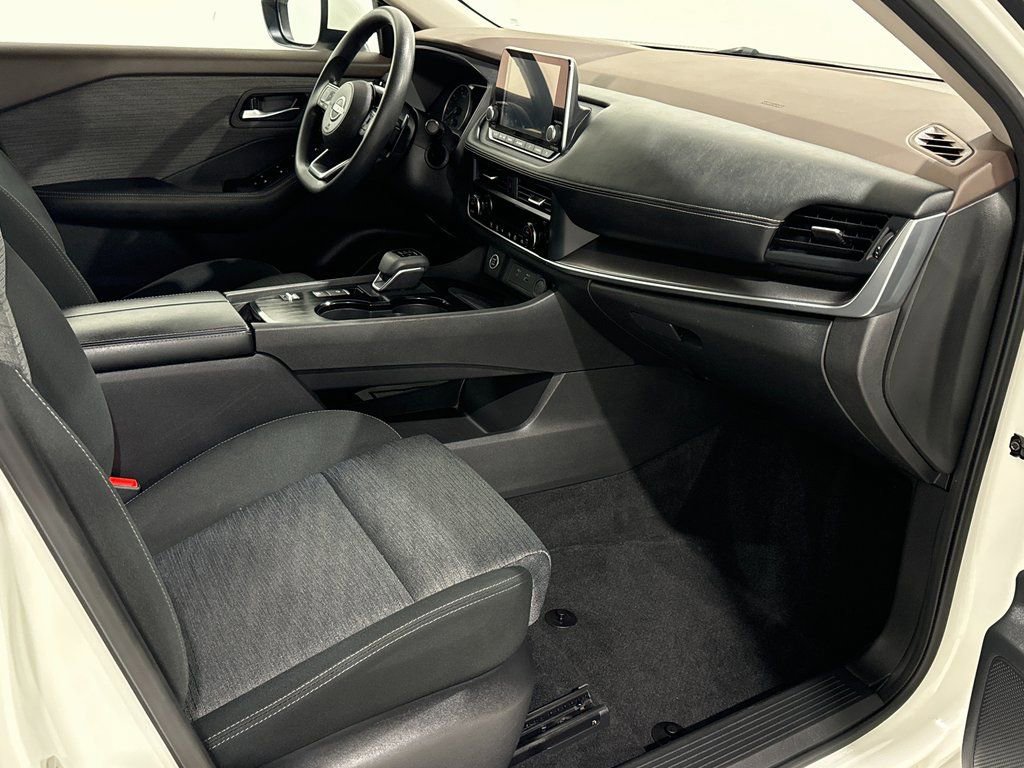 Used 2023 Nissan Rogue SV image 24