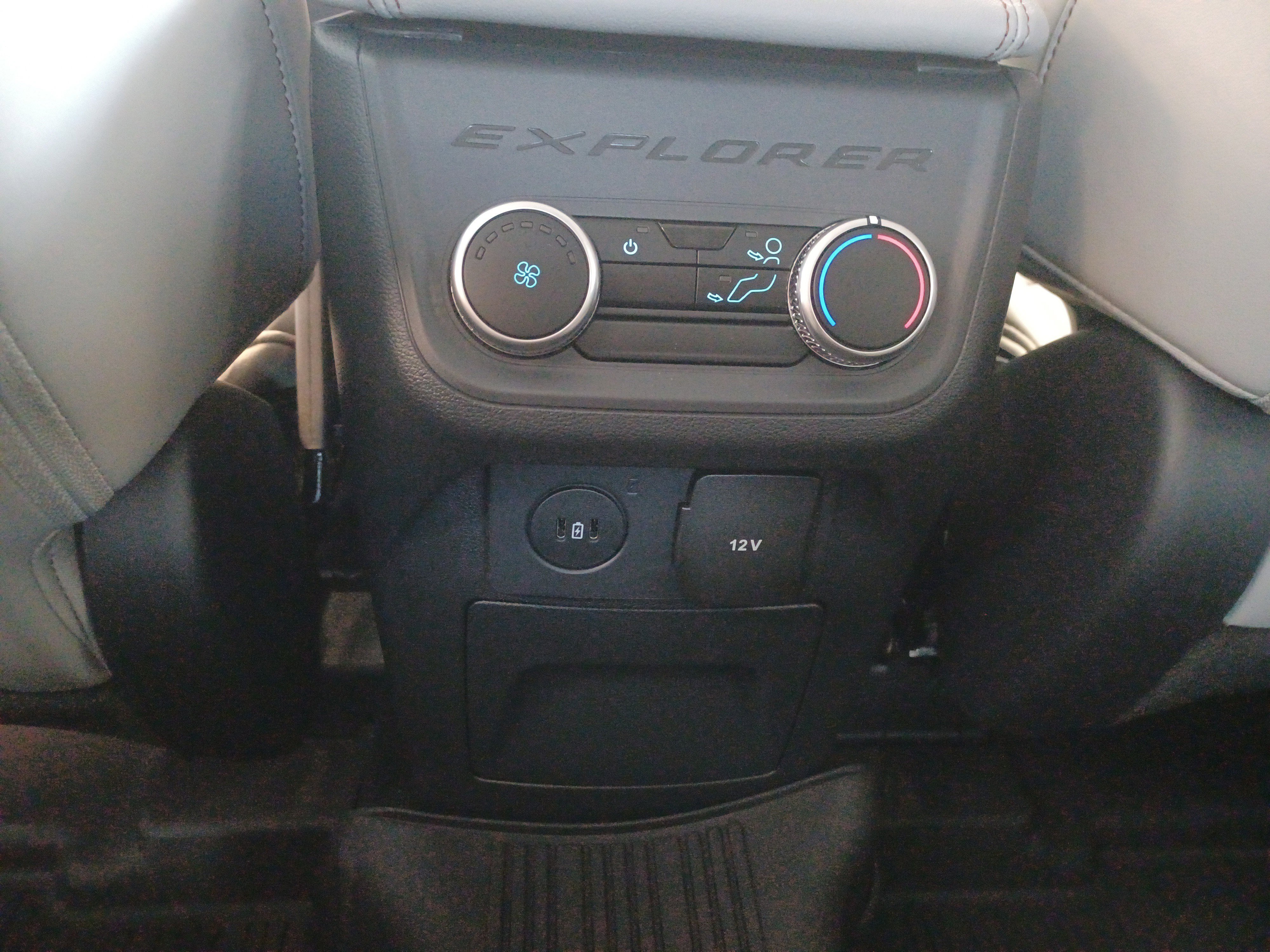 New 2025 Ford Explorer Active w/ Active Comfort Package image 18