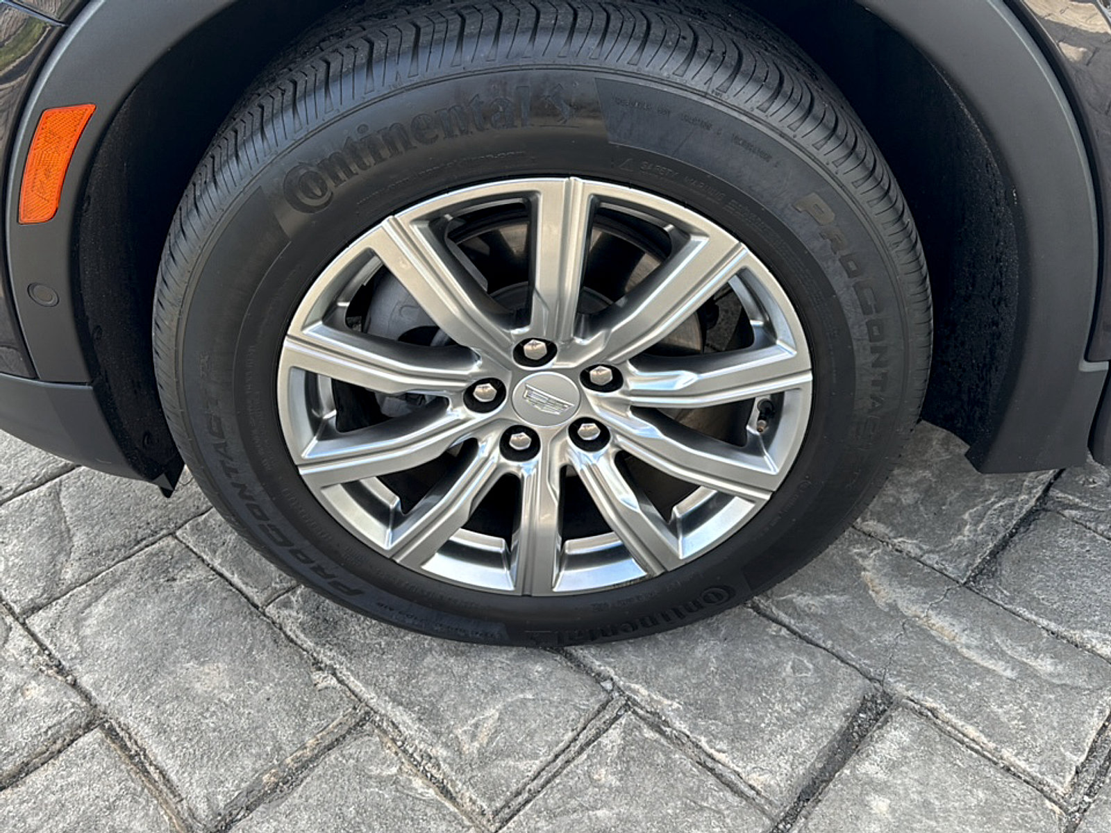 Used 2022 Cadillac XT4 Premium Luxury w/ Enhanced Visibility Package FWD image 5