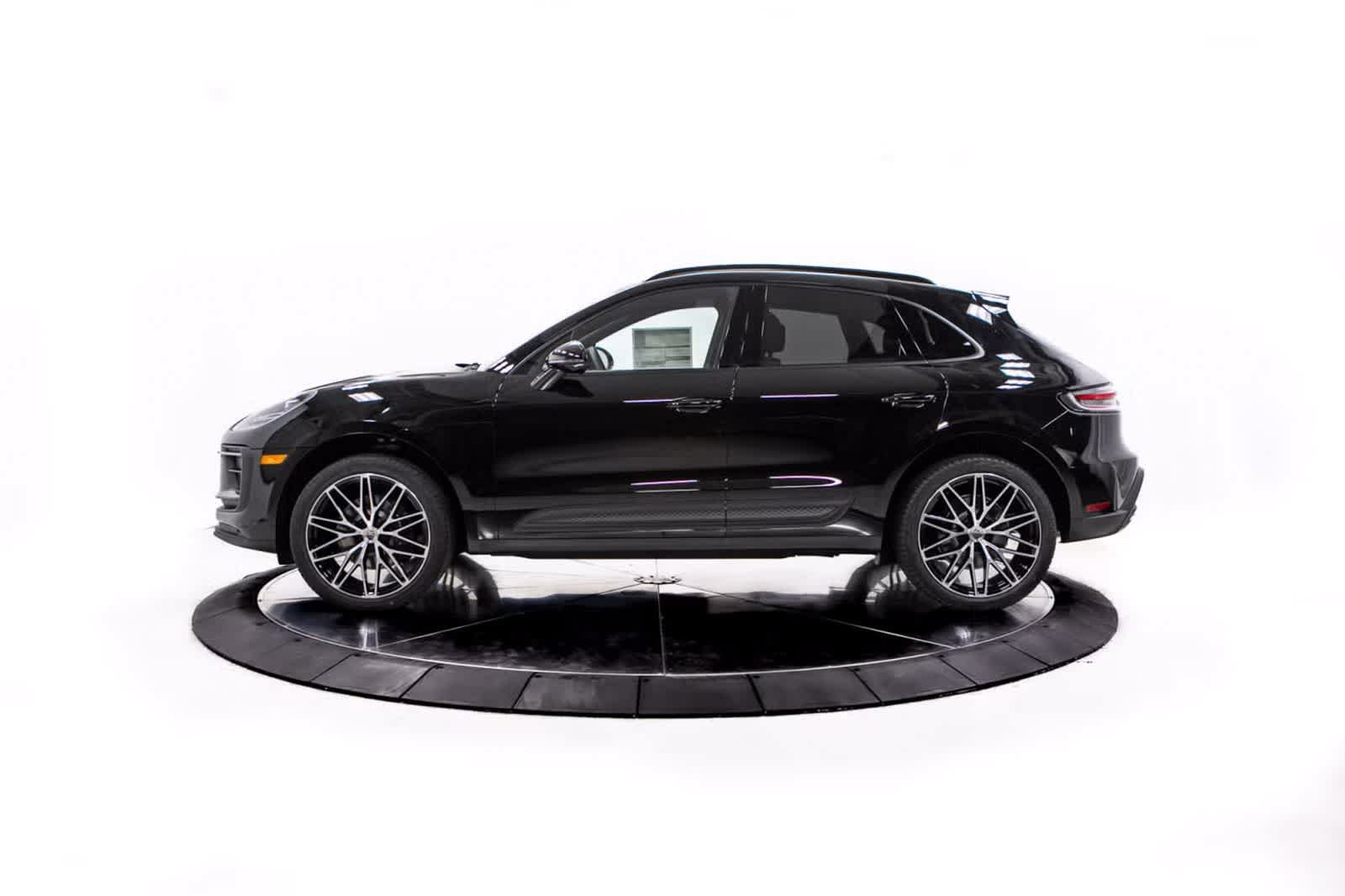 Certified 2026 Porsche Macan AWD/4WD image 2