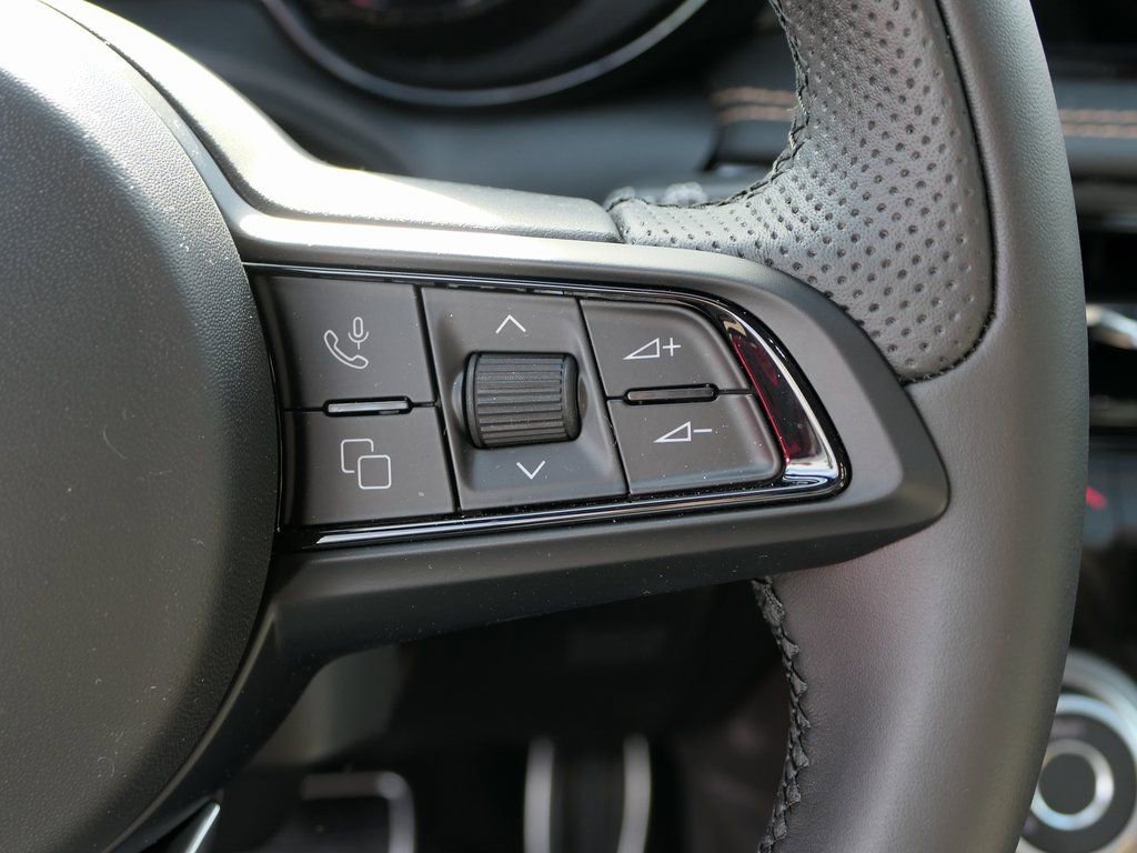 New 2025 Alfa Romeo Tonale w/ Premium Package image 18
