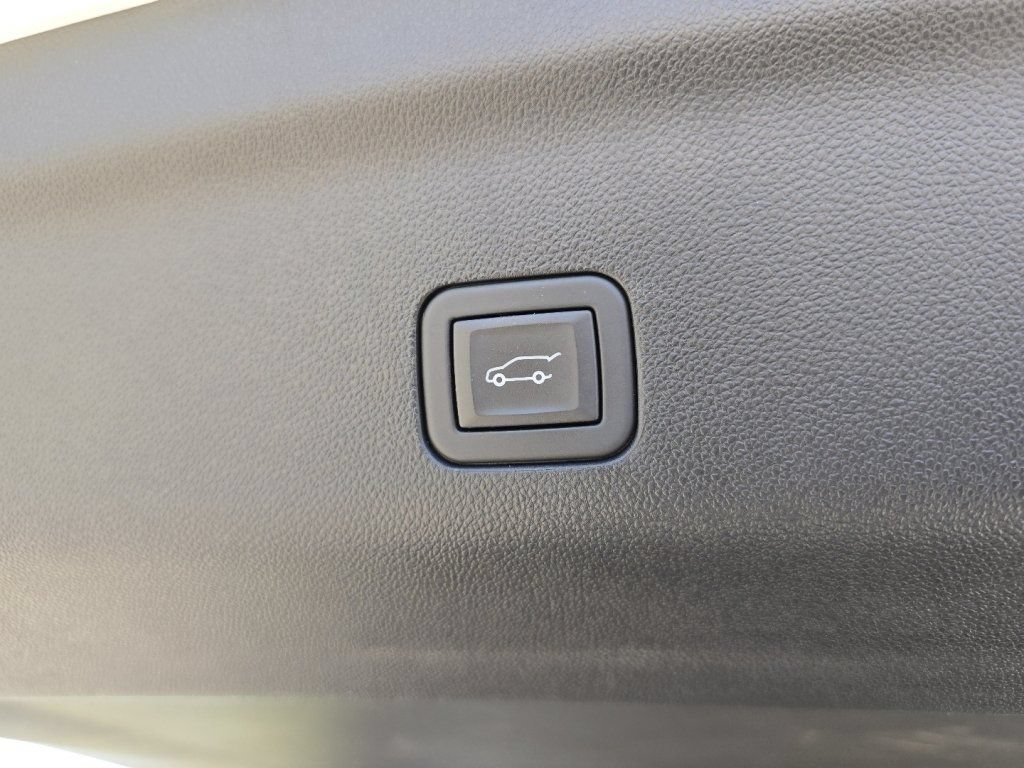 Used 2024 GMC Yukon Denali Ultimate AWD/4WD image 25