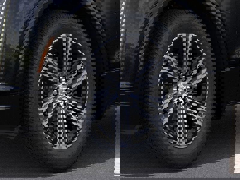 New 2025 Cadillac Lyriq Luxury image 9