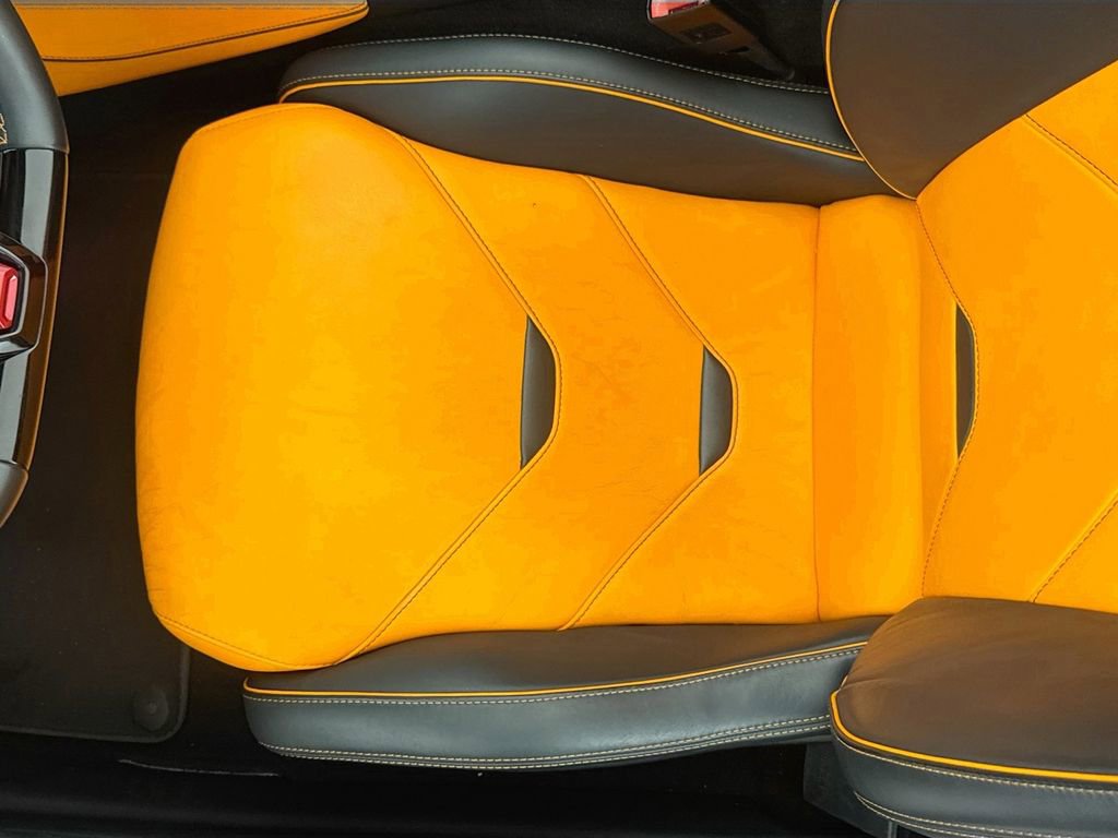 Used 2020 Lamborghini Huracan EVO image 20