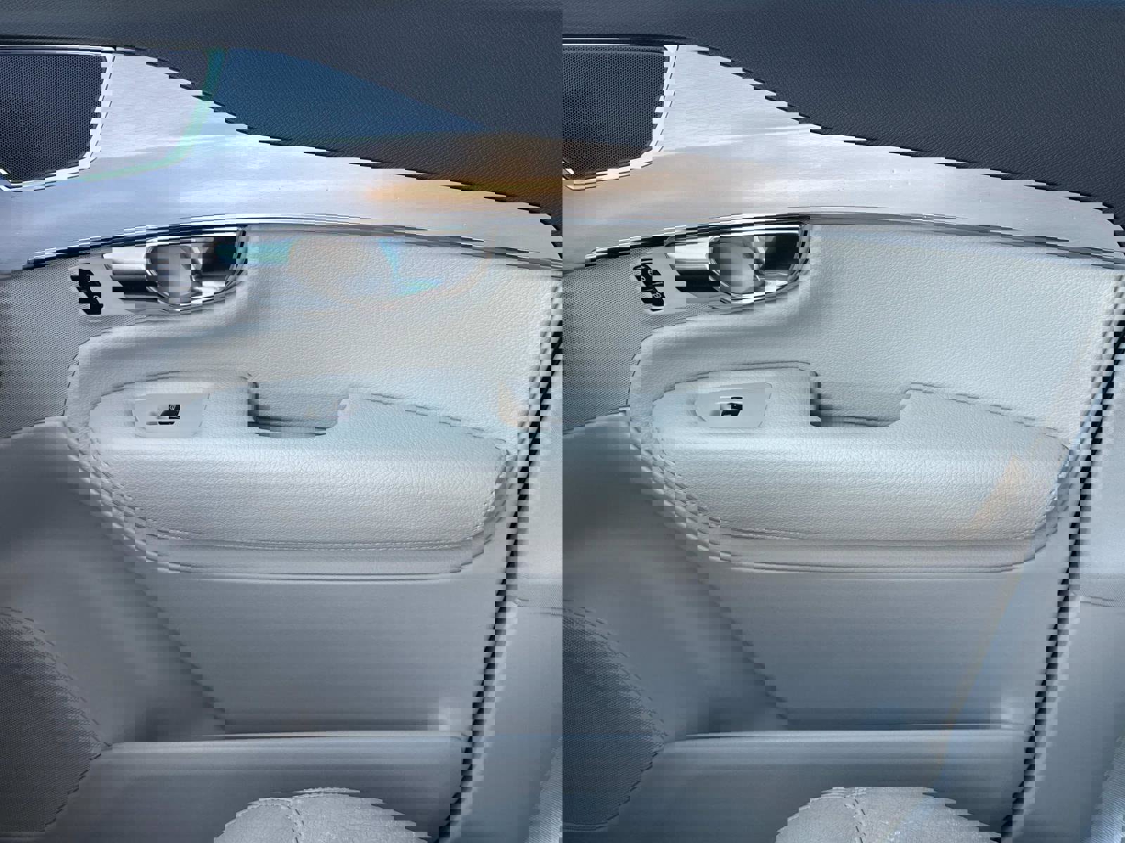 Used 2017 Volvo XC90 T6 Momentum w/ Vision Package image 20