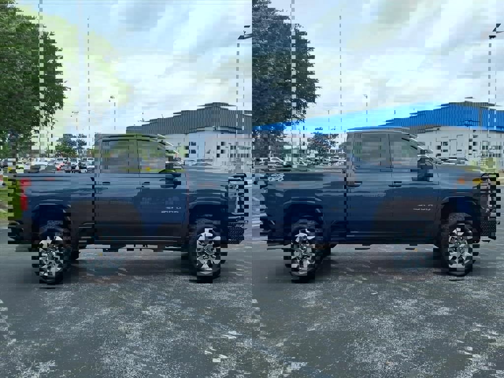 Used 2025 Chevrolet Silverado 2500 Custom w/ Custom Value Package image 4