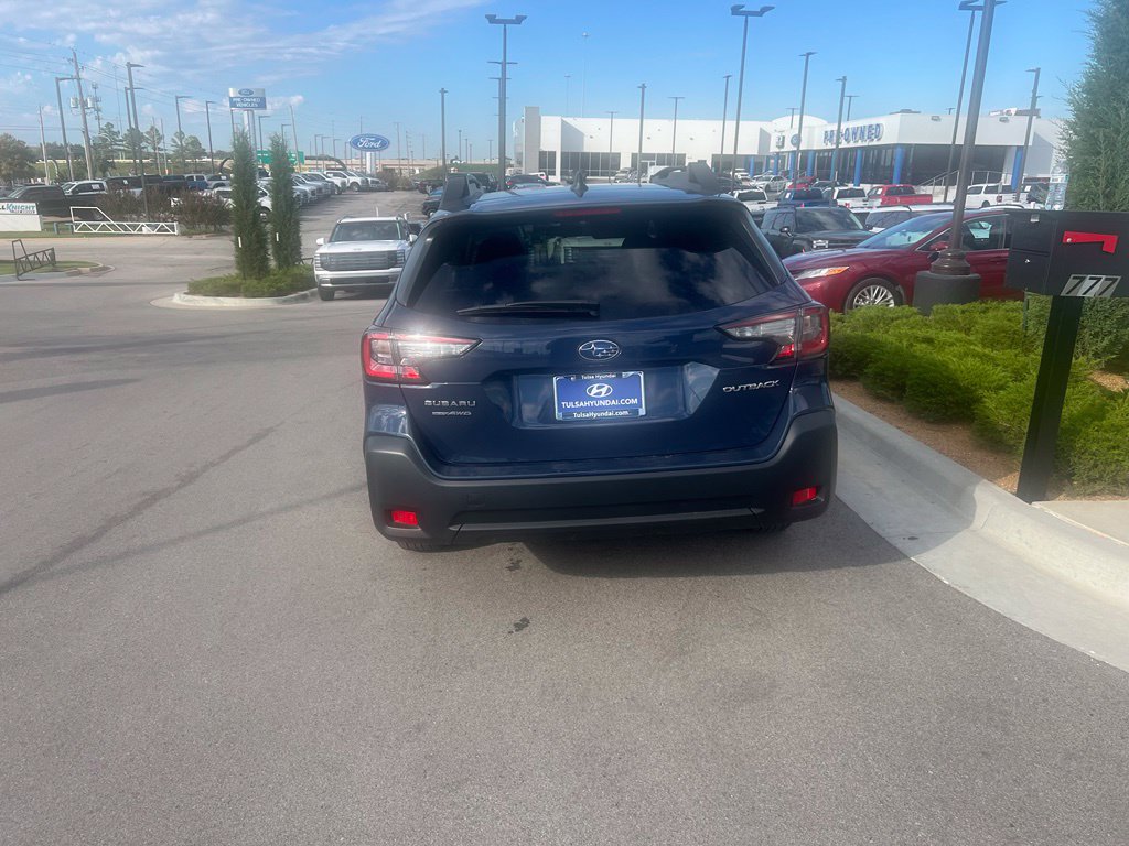 Used 2025 Subaru Outback Premium AWD/4WD image 5