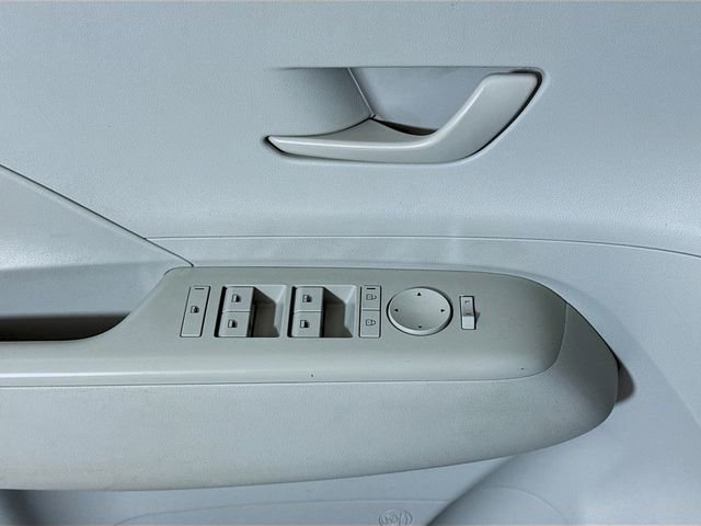 Used 2025 Hyundai Kona SEL FWD image 14