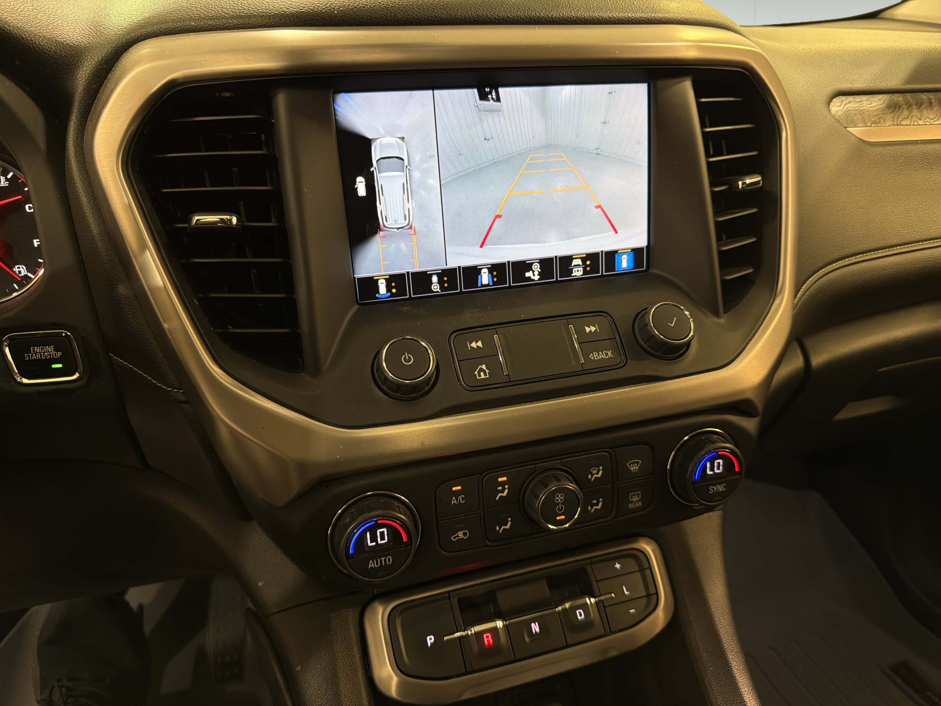 Used 2021 GMC Acadia Denali w/ Denali Technology Package FWD image 19