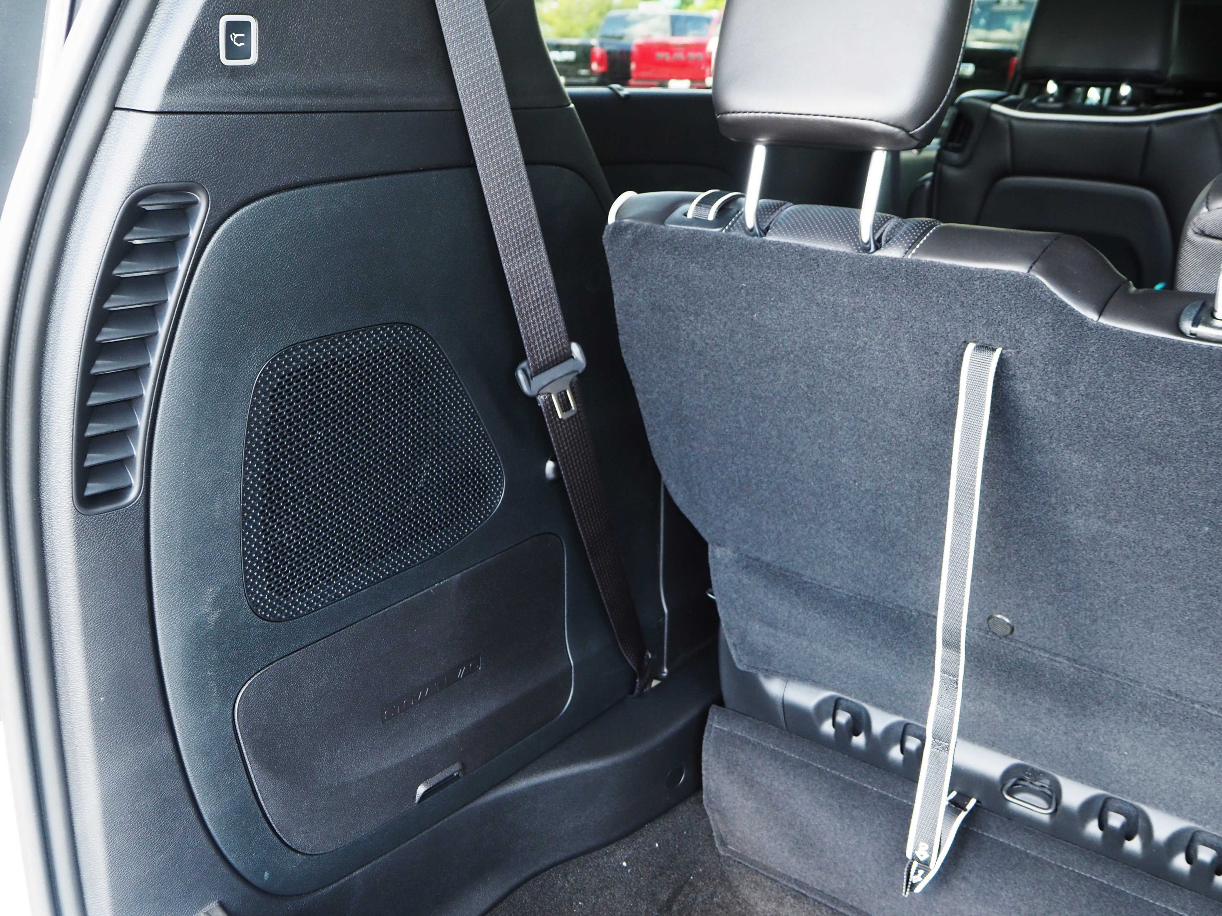 New 2026 Chrysler Pacifica Limited w/ Uconnect Theater Family Group FWD image 12