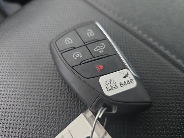 Used 2023 GMC Sierra 1500 SLT w/ SLT Convenience Package image 28