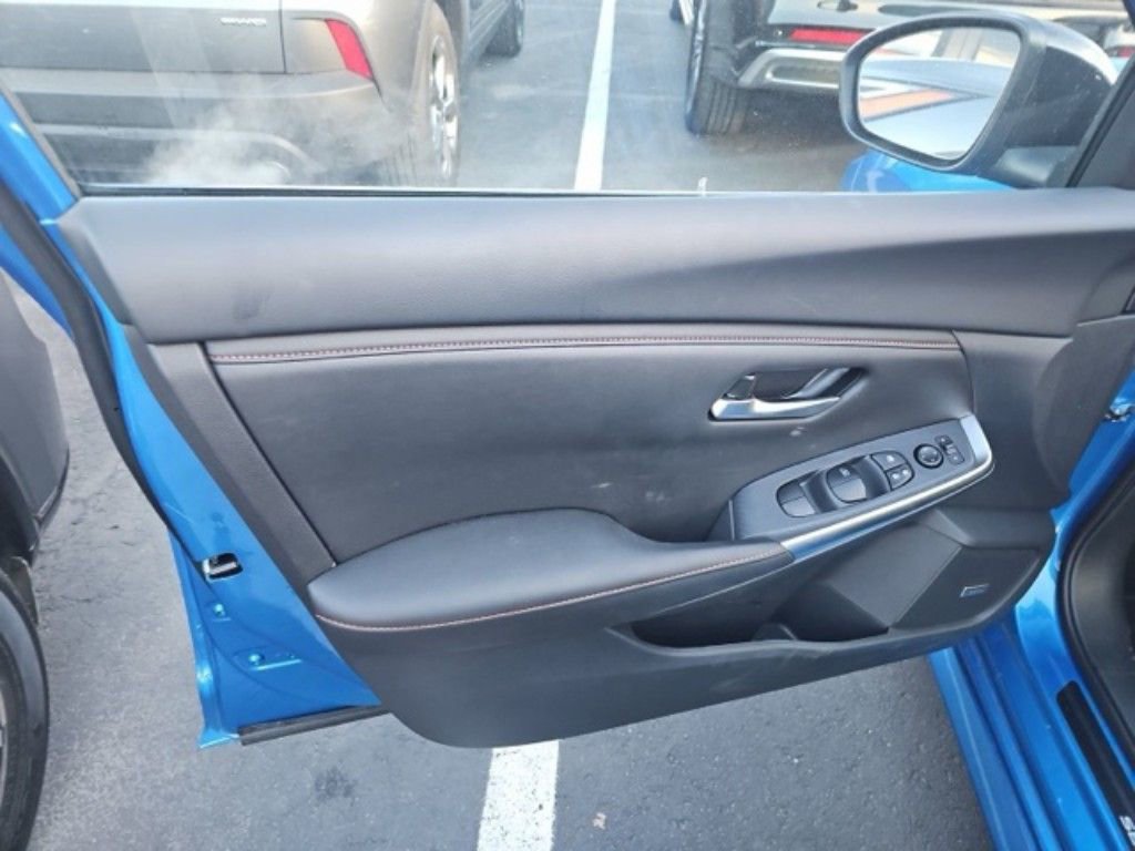 Used 2025 Nissan Sentra SR w/ SR Premium Package image 11