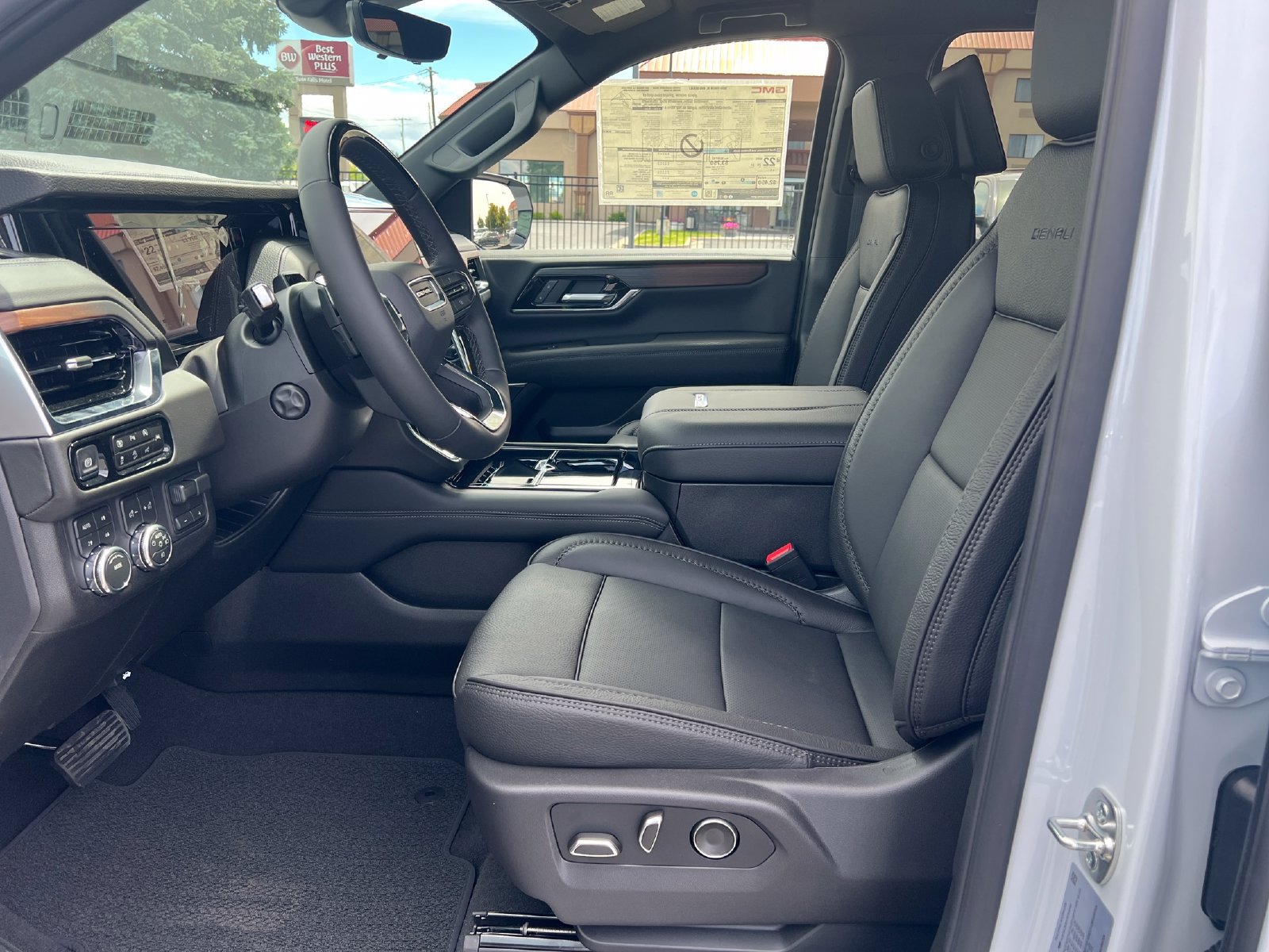 New 2026 GMC Yukon XL Denali w/ Advanced Technology Package AWD/4WD image 9