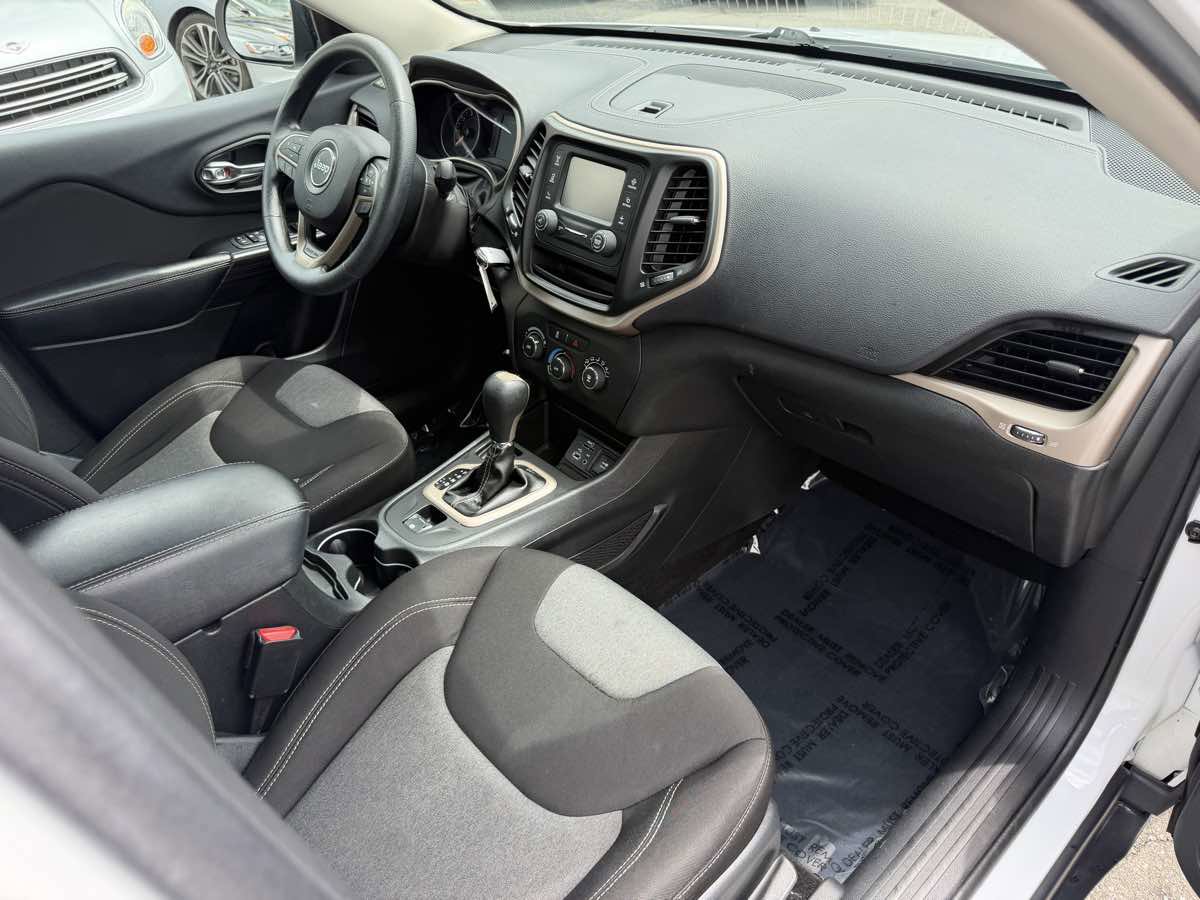 Used 2014 Jeep Cherokee Sport image 13