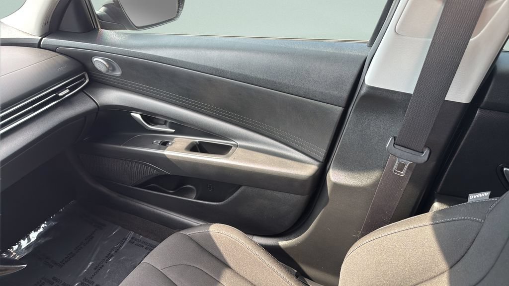 Used 2022 Hyundai Elantra SEL FWD image 13