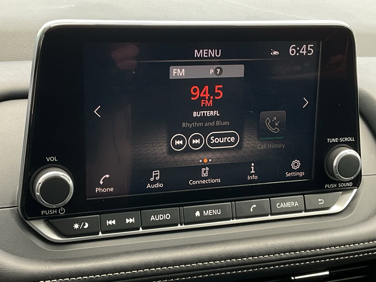 Used 2025 Nissan Rogue SV image 31