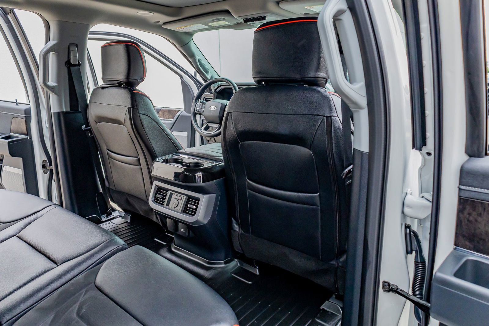 Used 2023 Ford F250 Lariat w/ Lariat Ultimate Package AWD/4WD image 32