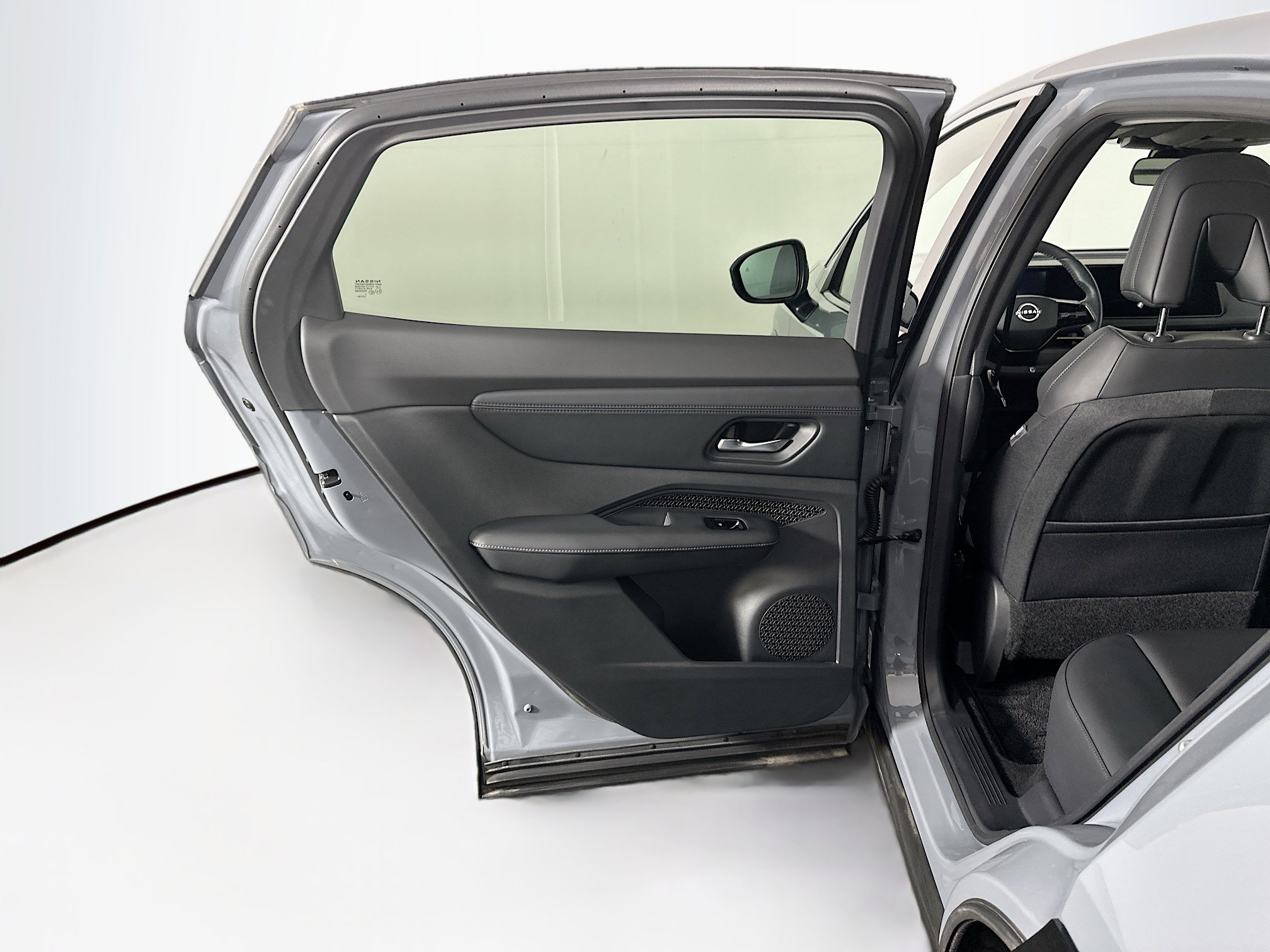 Used 2025 Nissan Ariya FWD image 26