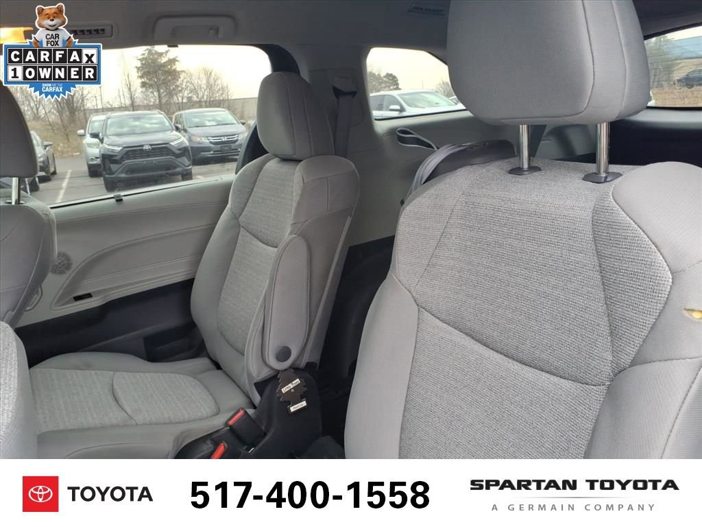 Used 2024 Toyota Sienna LE image 11