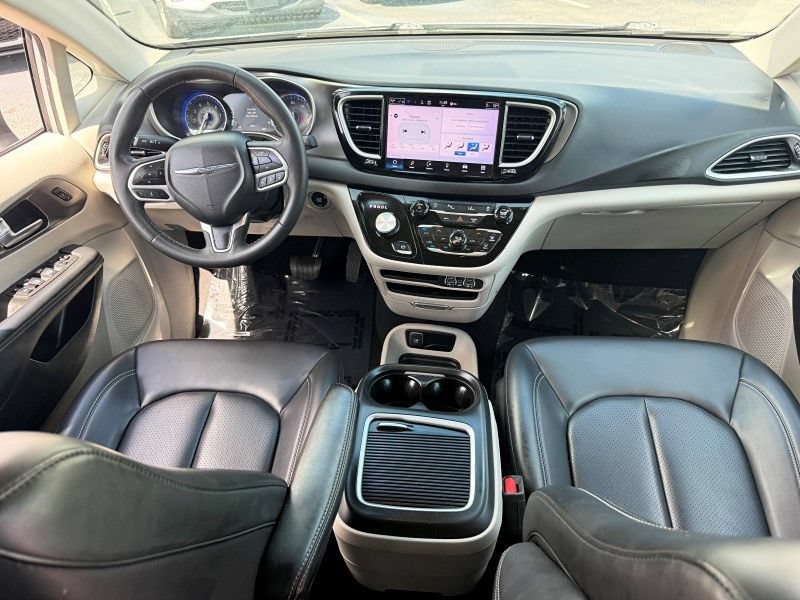 Used 2023 Chrysler Pacifica Touring-L FWD image 19