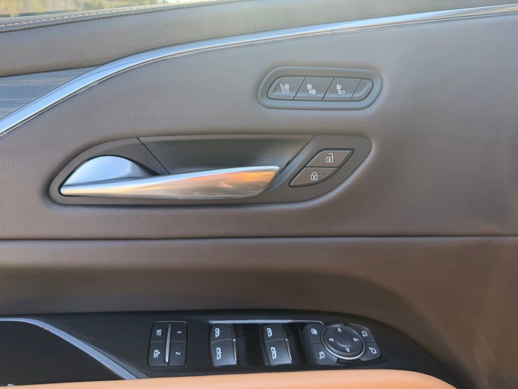 Used 2022 Cadillac Escalade Premium Luxury AWD/4WD image 11