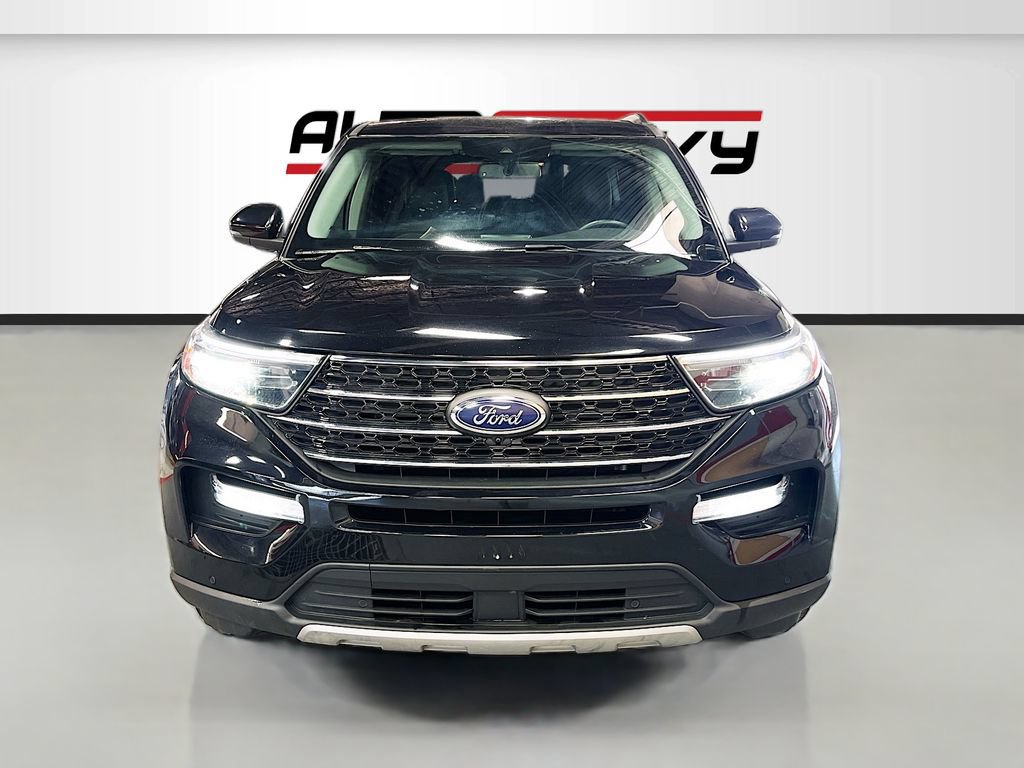 Used 2023 Ford Explorer XLT w/ Equipment Group 202A AWD/4WD image 2