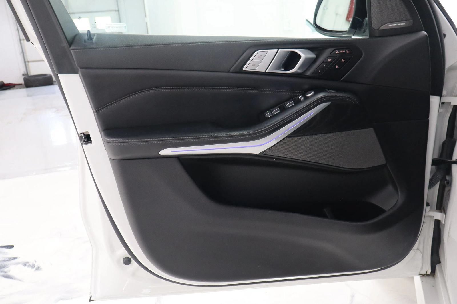 Used 2020 BMW X7 M50i AWD/4WD image 13