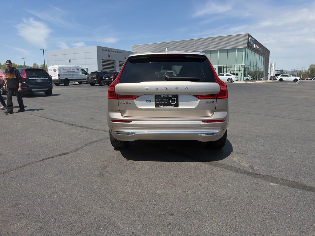 Used 2023 Volvo XC60 B5 Plus image 3