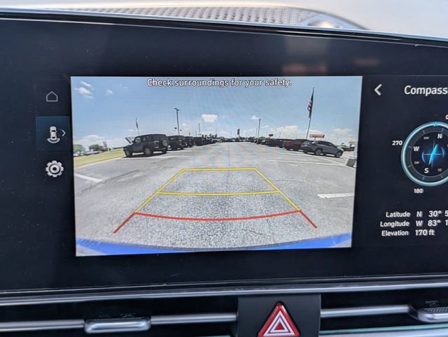Used 2025 Hyundai Elantra Limited image 19