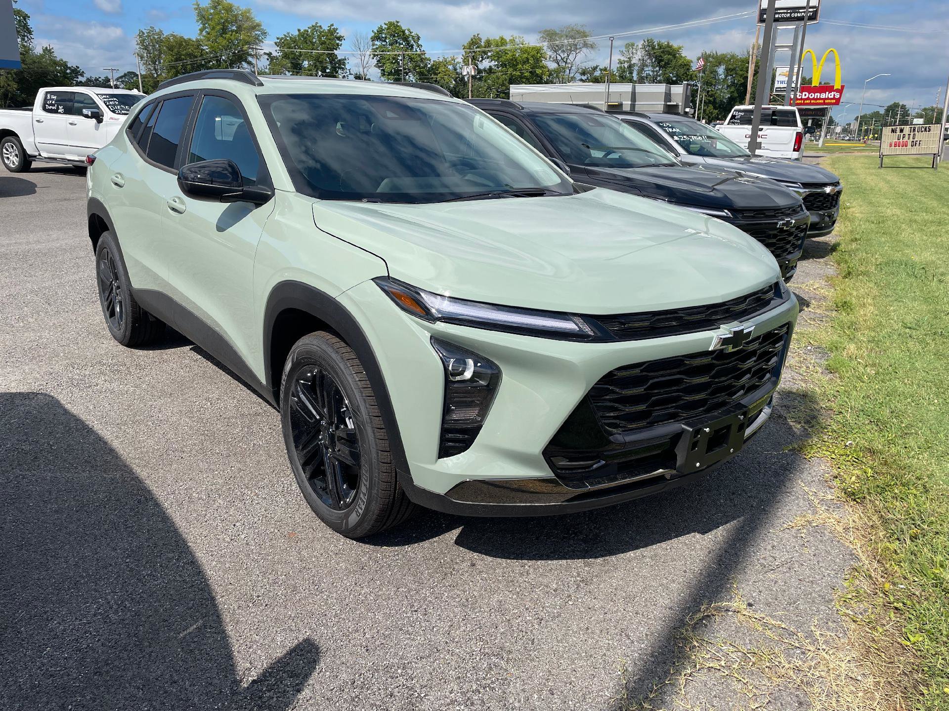 New 2025 Chevrolet Trax ACTIV w/ Sunroof Package image 4