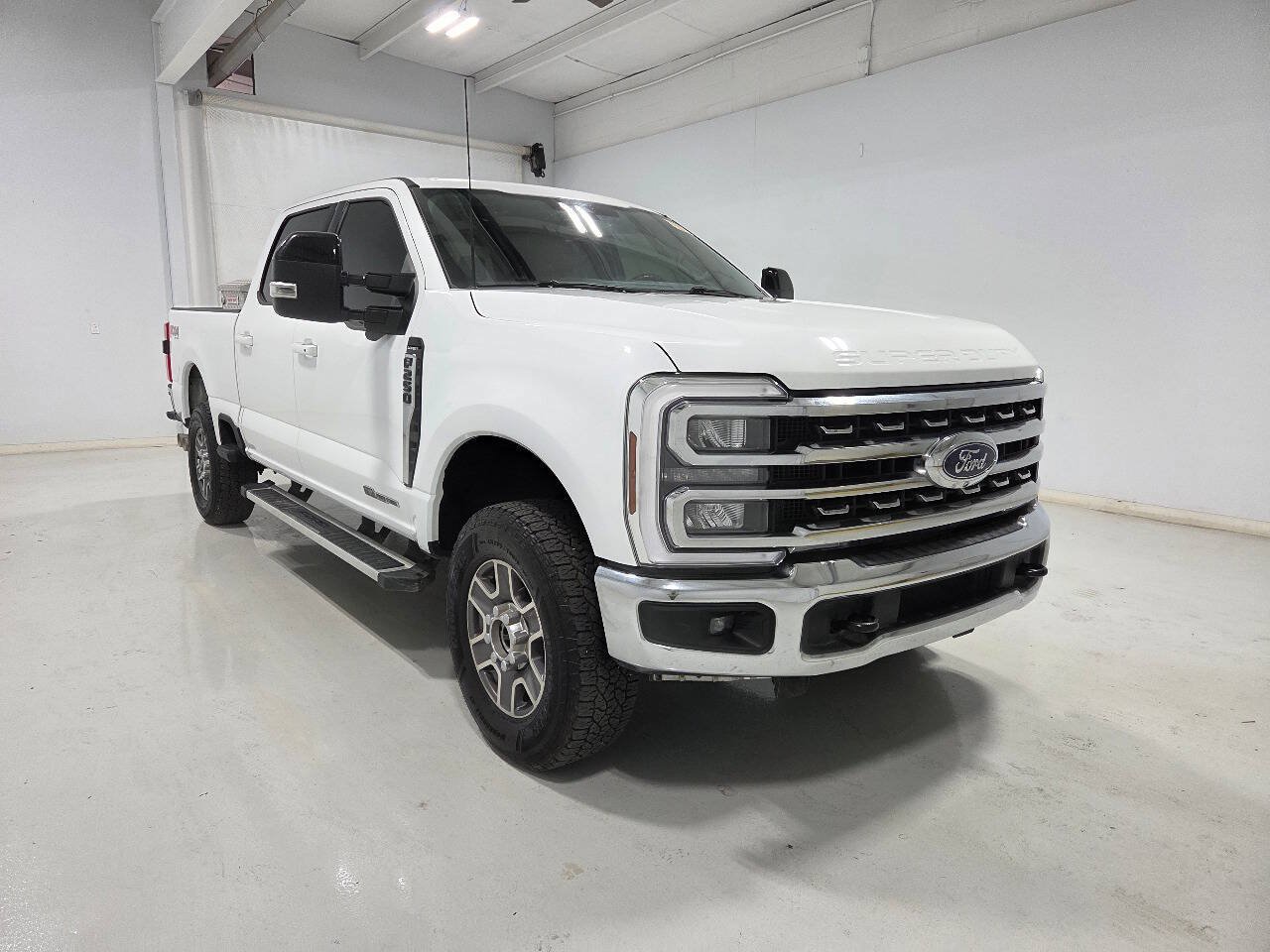Used 2025 Ford F250 Lariat w/ FX4 Off-Road Package AWD/4WD image 3