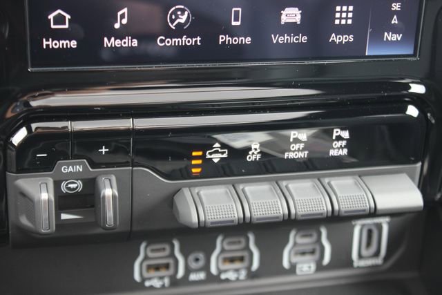 Used 2025 RAM 1500 Limited w/ Off Road Group image 10