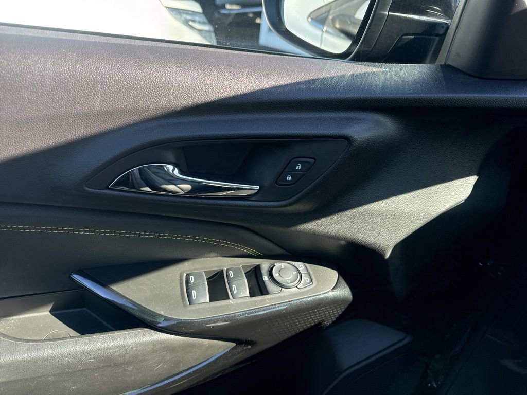 Used 2025 Chevrolet Trax ACTIV w/ Sunroof Package image 16