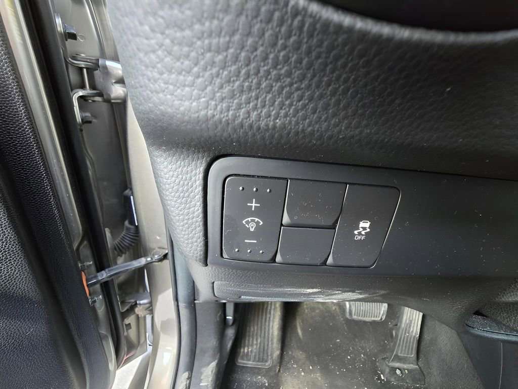 Used 2018 Kia Soul ! FWD image 22