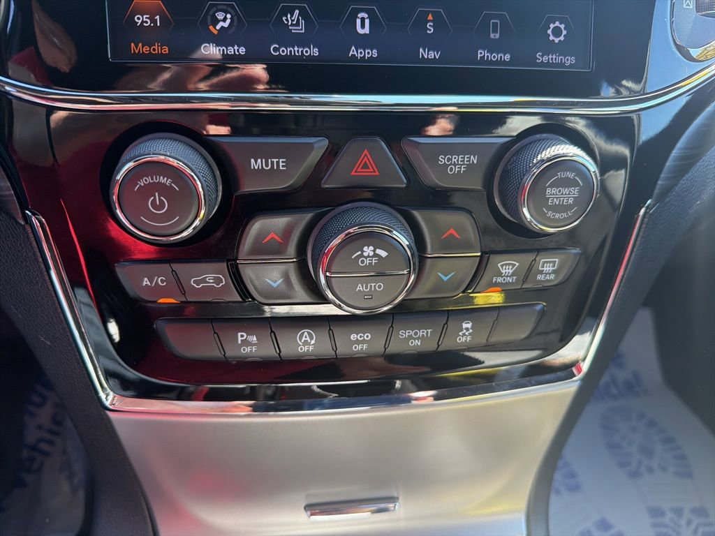 Used 2020 Jeep Grand Cherokee Altitude image 22