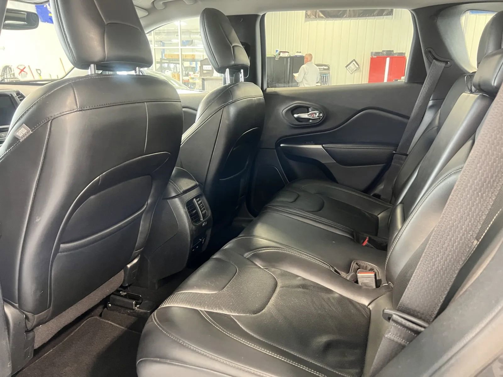 Used 2020 Jeep Cherokee Limited image 15