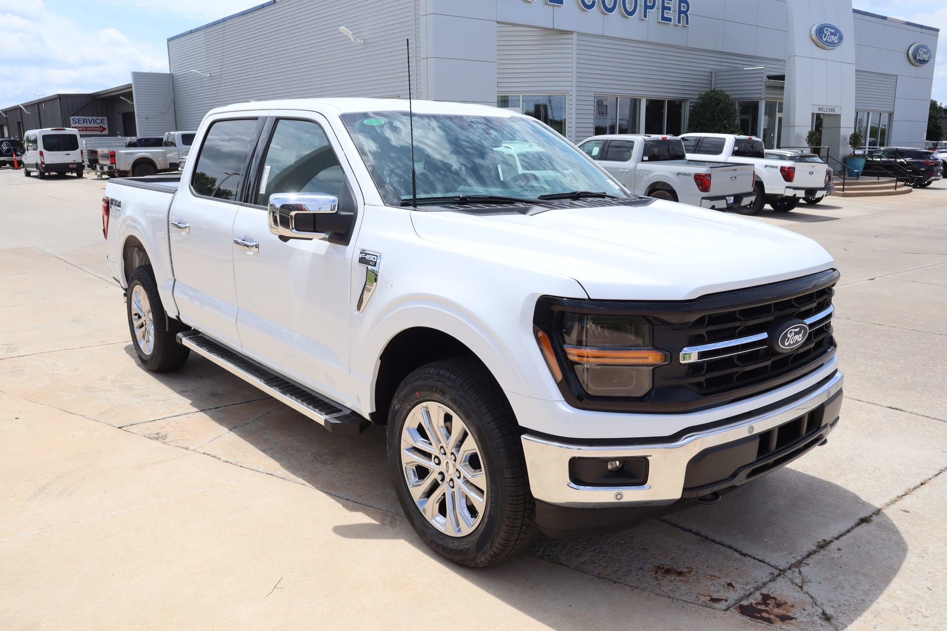 New 2026 Ford F150 XLT w/ Equipment Group 302A MID