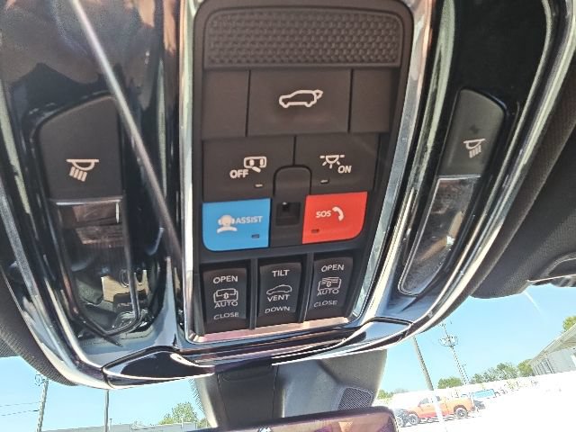 Used 2023 Jeep Grand Cherokee Summit w/ Adv Protech Group IV AWD/4WD image 37