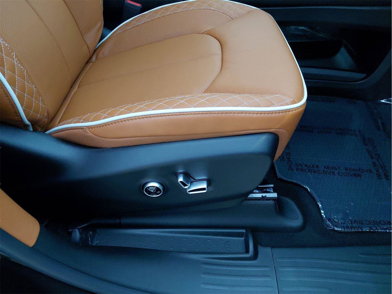 New 2026 Chrysler Pacifica Pinnacle image 17