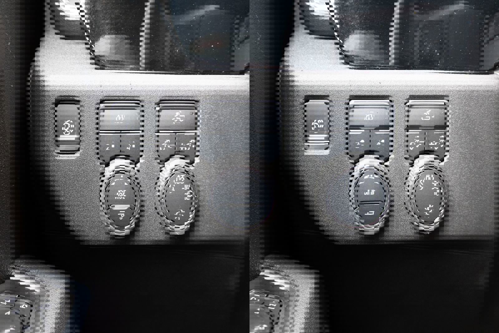 Used 2025 Chevrolet Silverado 1500 LT image 10